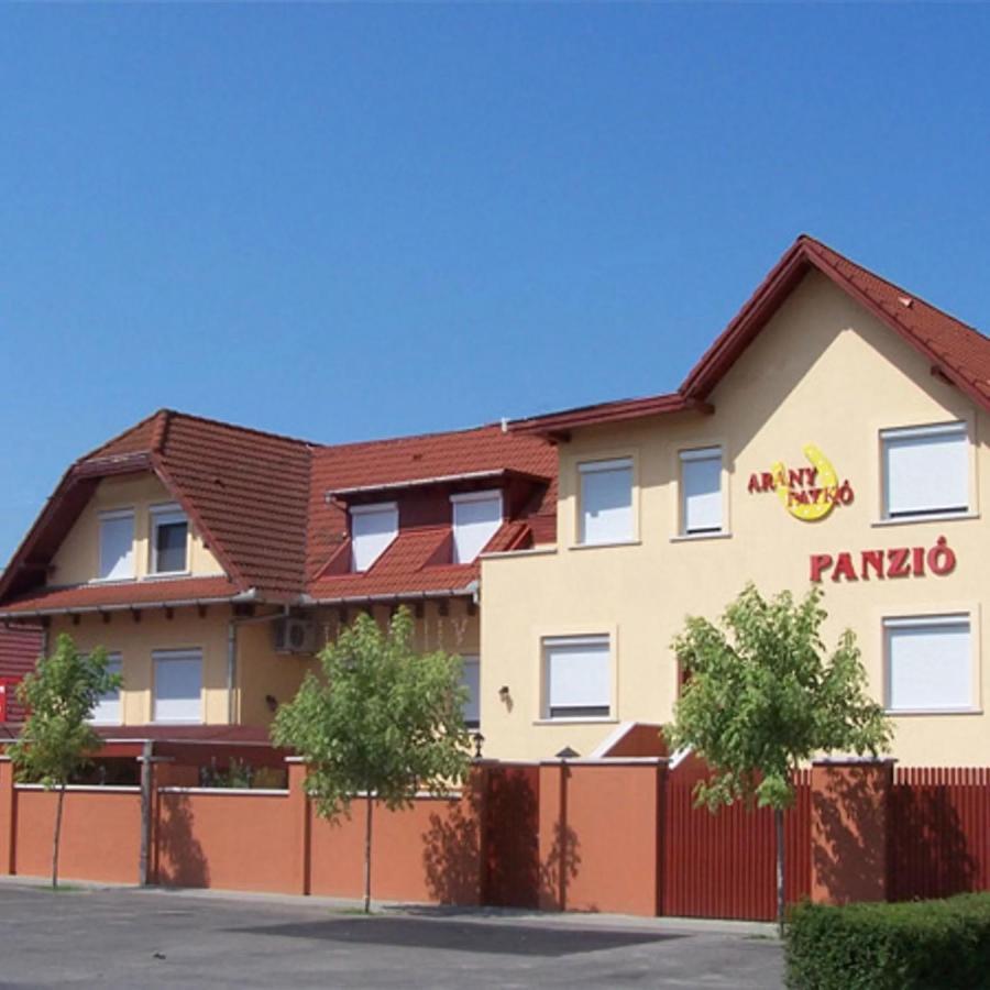 Hotel Arany Patkó Panzió Debrecen Exterior foto