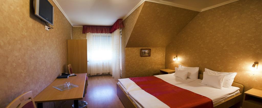 Hotel Arany Patkó Panzió Debrecen Exterior foto