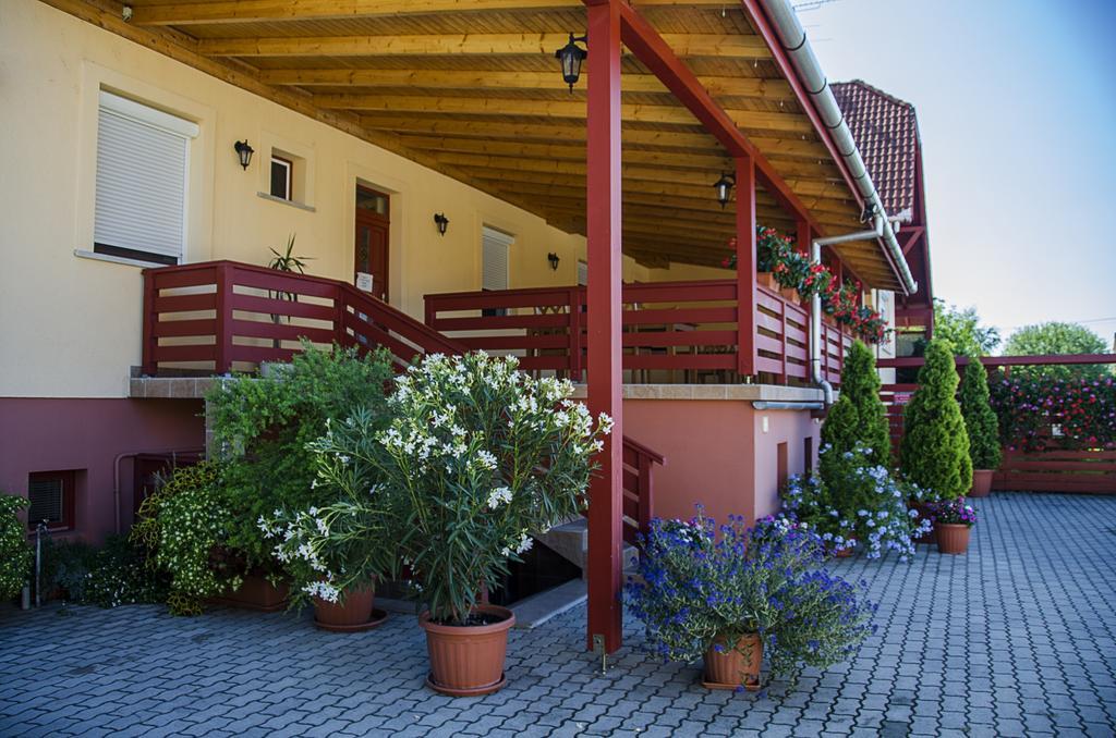 Hotel Arany Patkó Panzió Debrecen Exterior foto