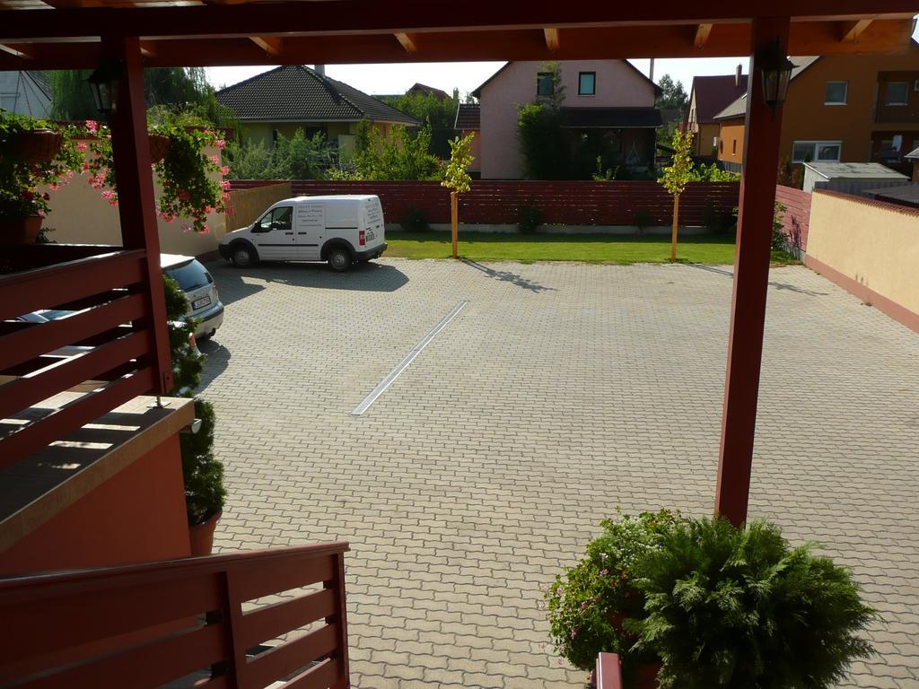 Hotel Arany Patkó Panzió Debrecen Exterior foto